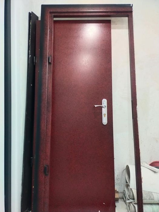 Продам входную дверь