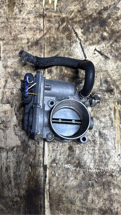 Привозной дроссель Toyota Corolla