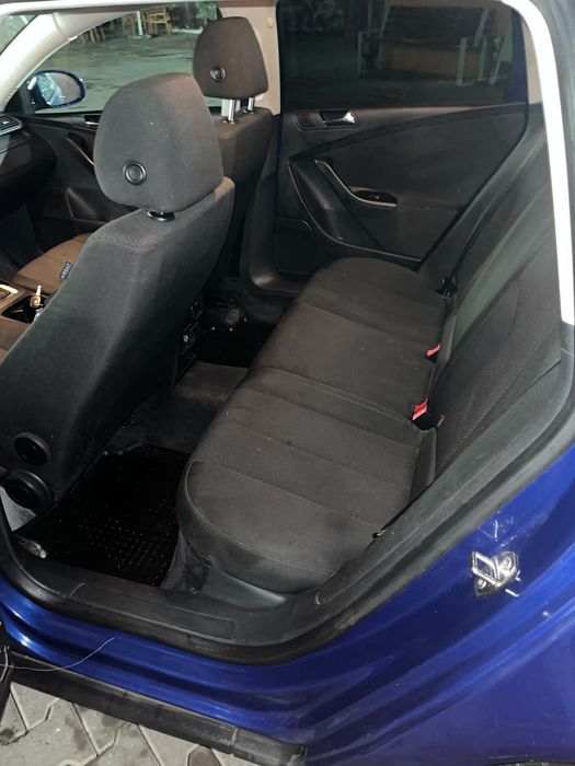 Vând Volkswagen Passat b6