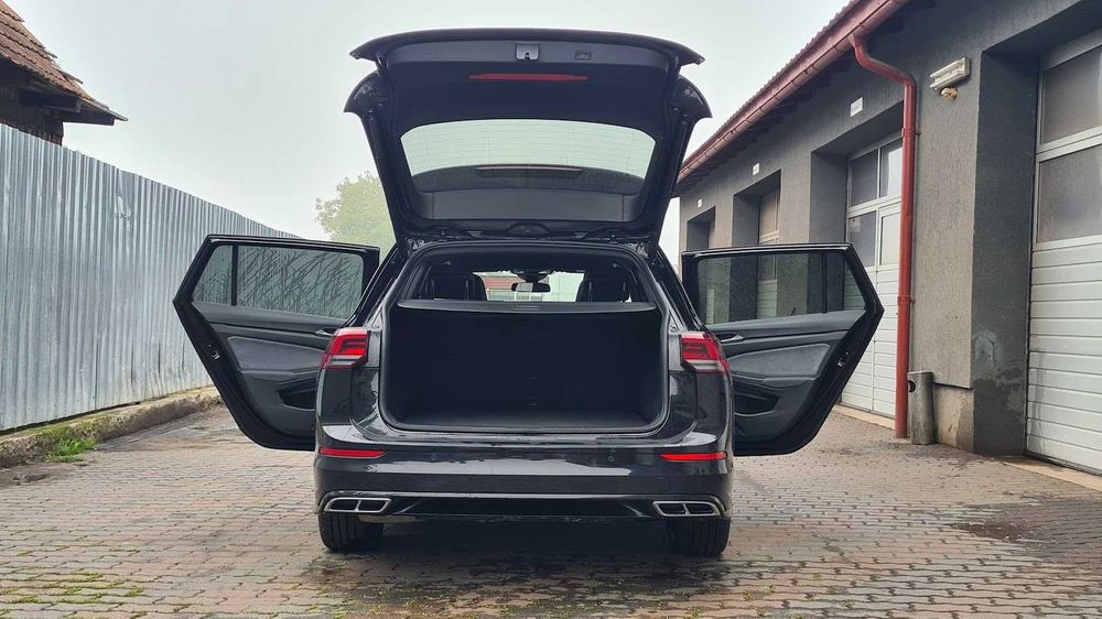 VW Golf VIII R-LINE / DSG/CAR Vertical Disponibil