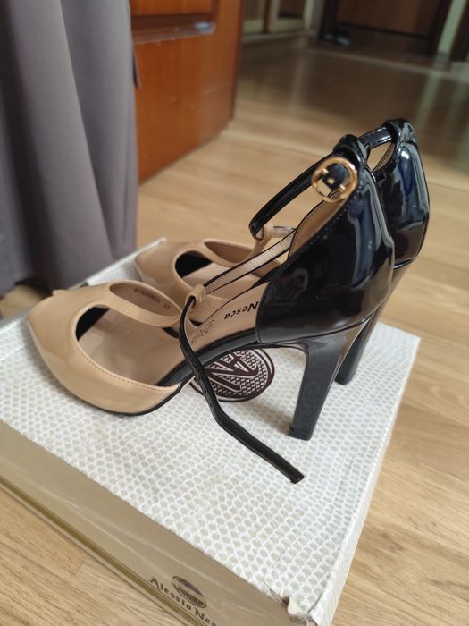 Продам туфли на каблуке