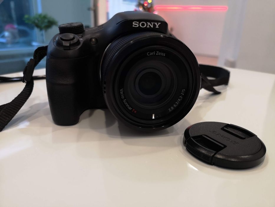Цифров фотоапарат Sony Cyber-shot DSC-HX300 с ПОДАРЪК чанта