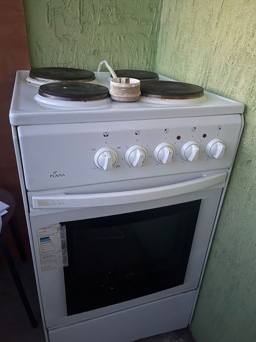 Продам электрическую плиту FLAMA