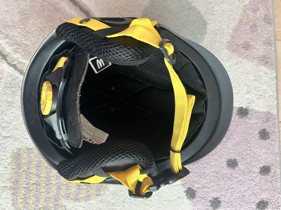 Ски каска размер М с подарък ски ръкавици