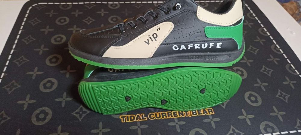 Мужские кроссовки черно/зелёные 42 размер