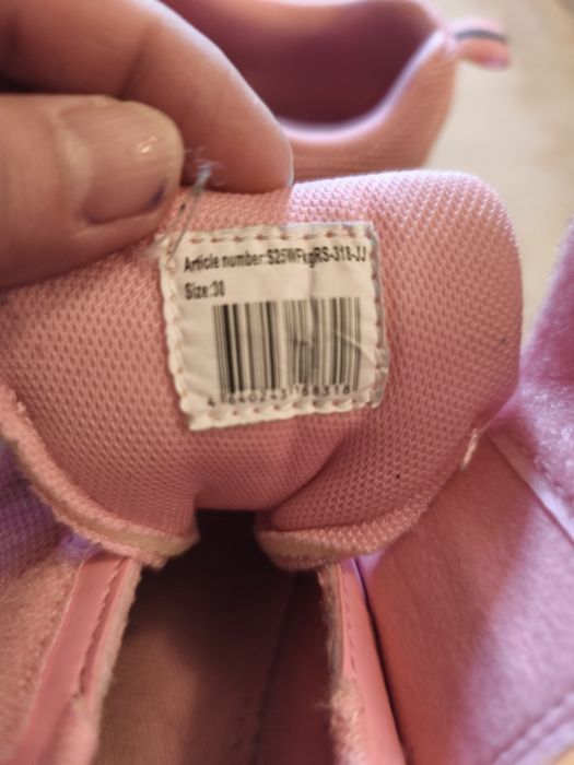 Спортивный обувь. Кроссовок.