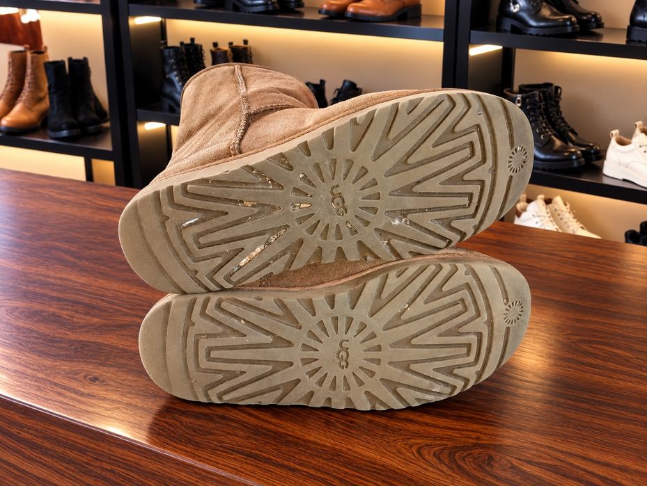 UGG кожени ботуши N 38