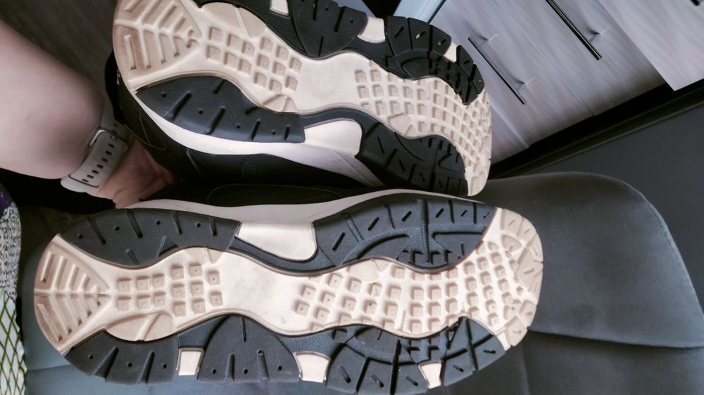 Продам демисезонные кроссовки