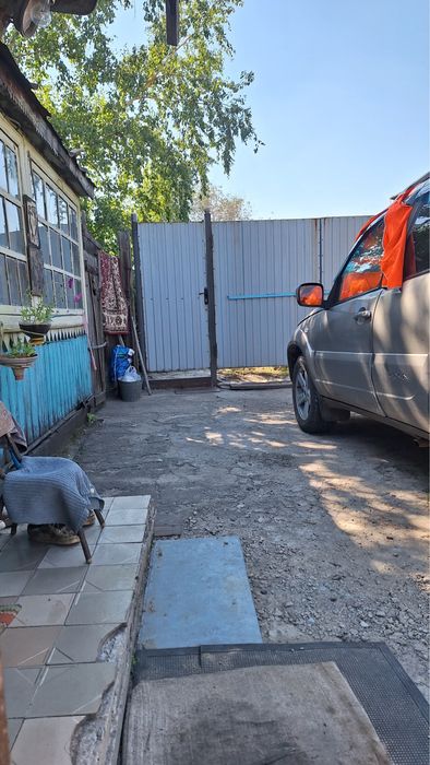 Продам дом,четыре комнаты .