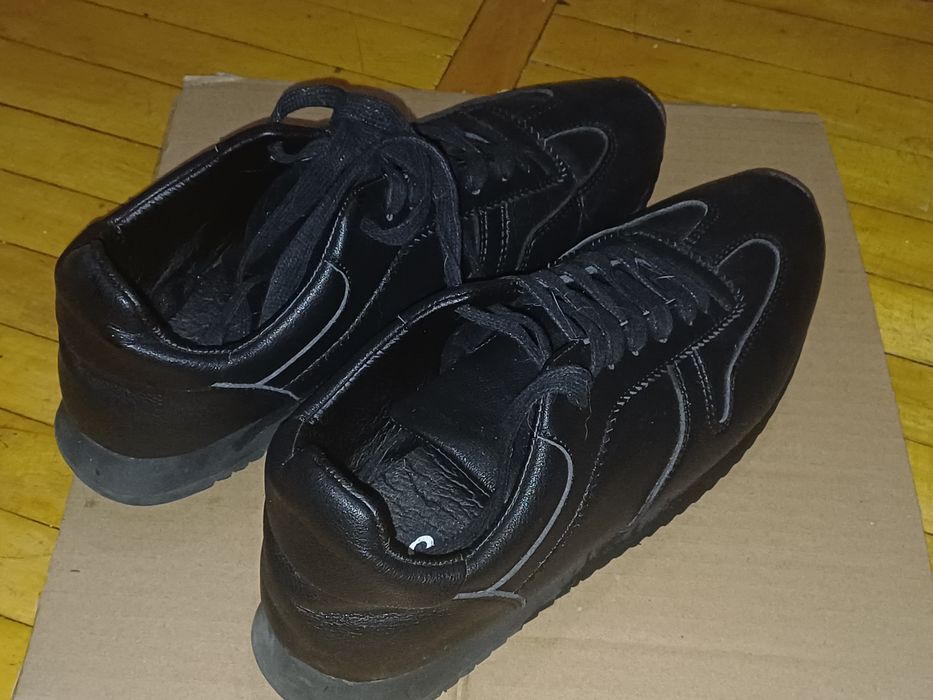 Продам кроссовки из кожи