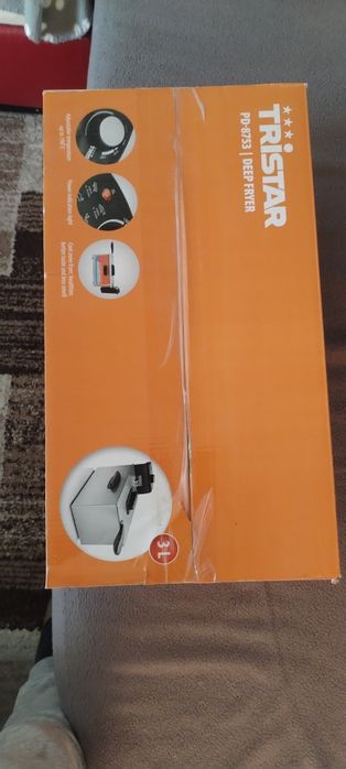 Vând friteuza electrica aproape noua