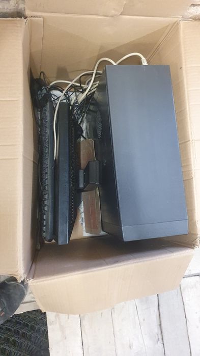 Продавам настолен компютър