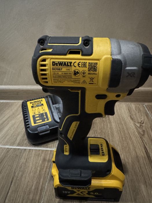 Акумулаторен винтоверт импакт DeWALT DCF887P2T с  батерa в куфар