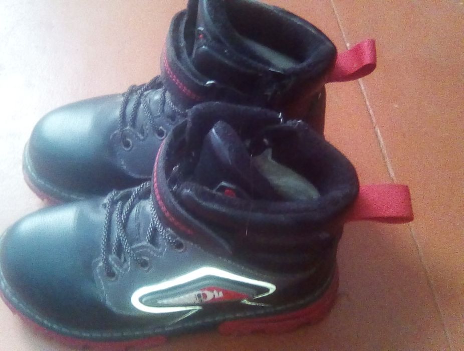 Продам ботинки детские