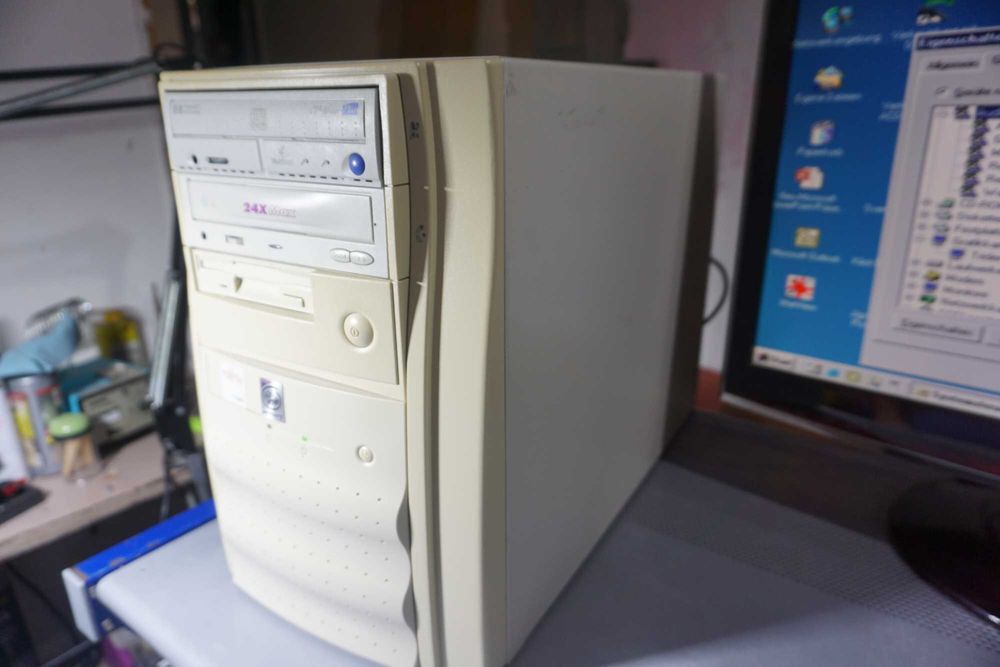 Calculator/unitate pc retro -pentium 2 233Mhz