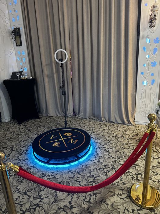 Cabinǎ foto si platforma 360•