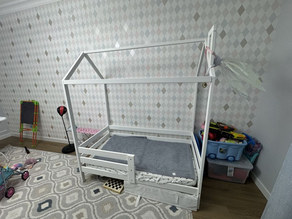 Детская кровать с матрацом