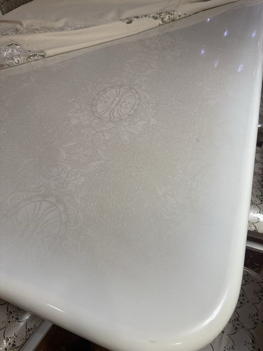 Продаю два комплекта столов и стульев