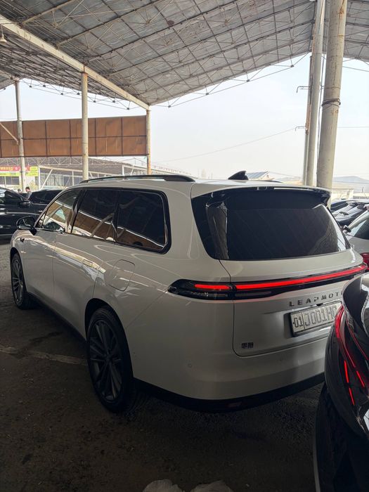 Leаpmotor.c16 гибрид 2 доп опсия