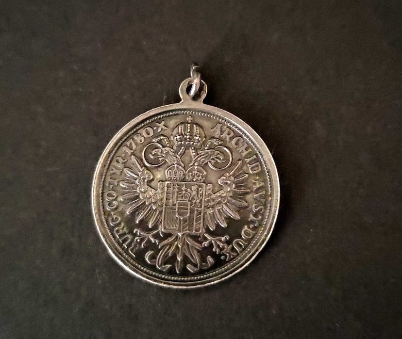 Винтидж сребърен медальон двустранен- М.Терезия и двуглав орел