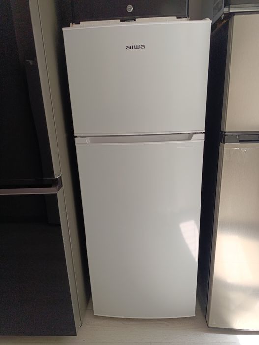 Продается двухкамерный холодильник AIWA (210 литров), цвет белый