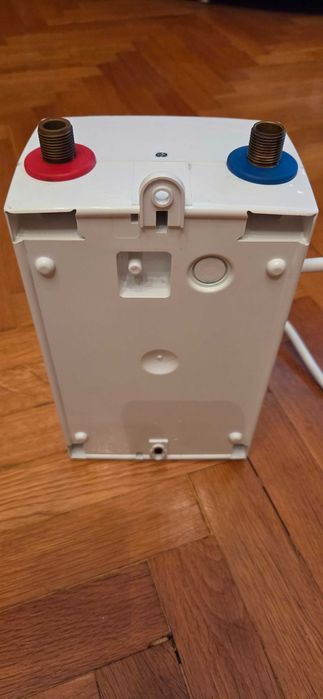 Продавам проточен бойлер BOSCH 3.5KW.