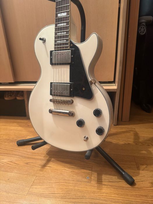 Продам гитару Gibson и комбик peavey