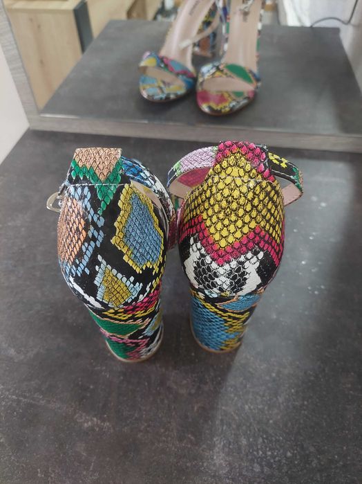 Дамски сандал на ток