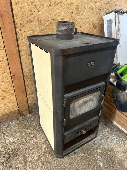 Печка на твърдо гориво с водна риза Прити