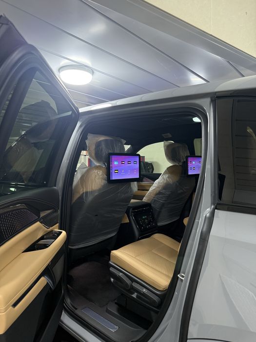 Cadillac Escalade IQ Sport 2