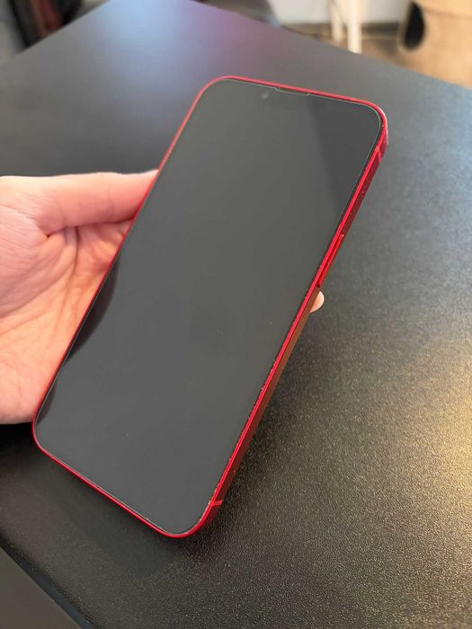 iPhone 14 RED 128GB – stare foarte bună | 8 huse incluse