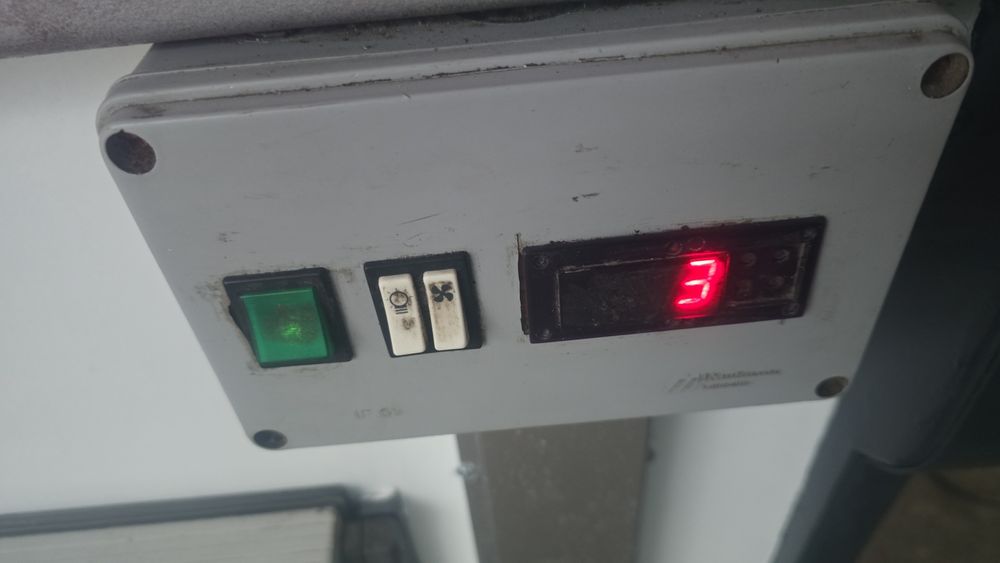 Vitrina mezeluri / lactate