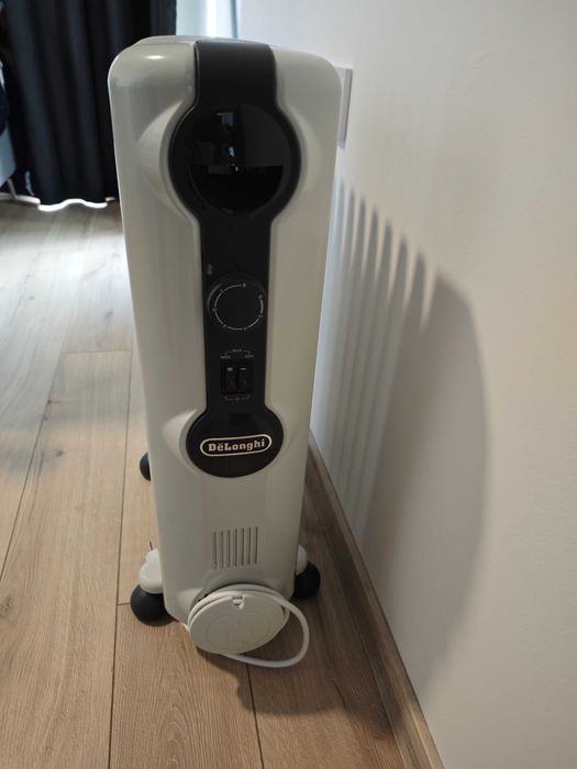 Продавам маслен радиатор Delonghi