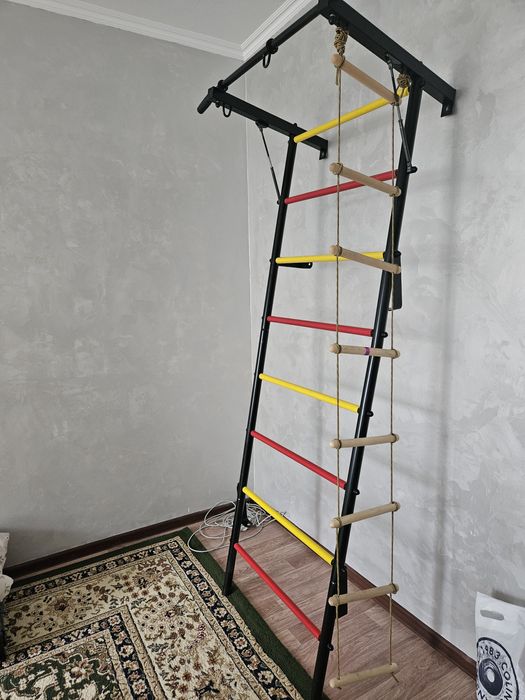 Турник с лестницами