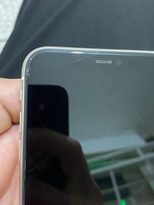 Айфон 11  64гб  продам срочно