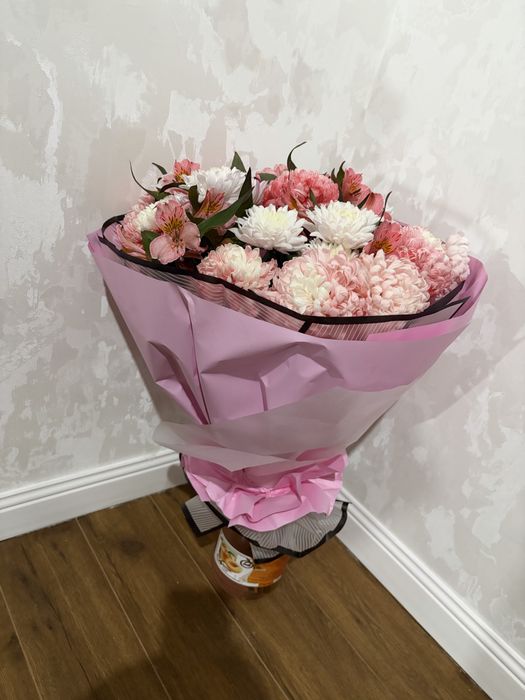 Көріңдер жаңа келге гүл