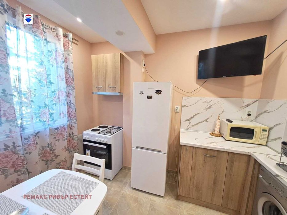 Дава се под наем Двустаен апартамент в Русе, Здравец - 64 кв.м за 408 € - Снимка #2