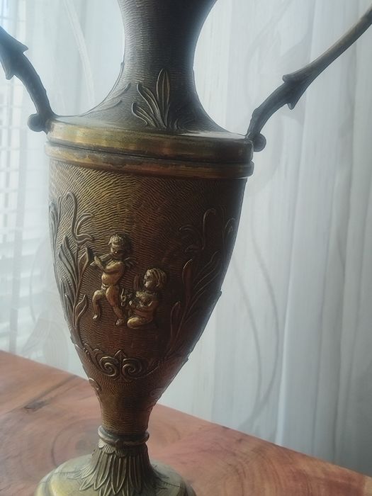 Месингова Амфора