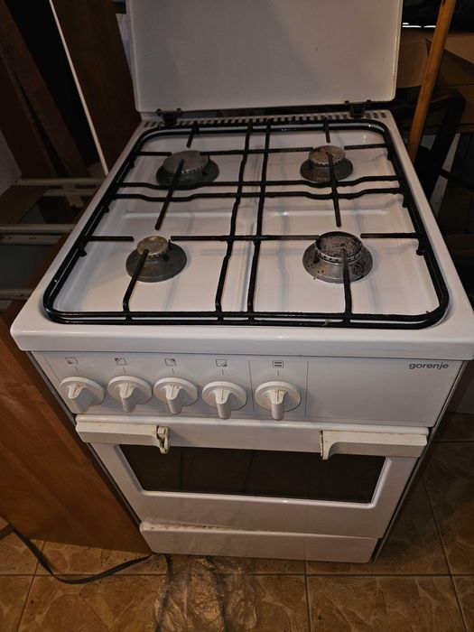 Aragaz cu patru ochiuri si cuptor pe gaz. Model Gorenje