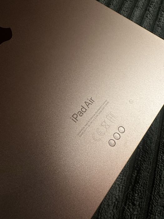 Apple iPad Air 5 (2022) 256GB Wi-Fi – M1 – за ремонт/смяна на дисплей