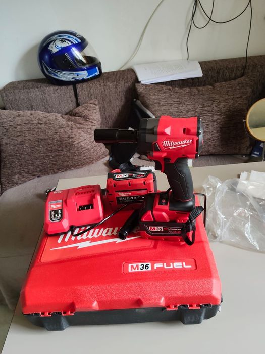 Pistol  impact  Milwakke pentru roti auto