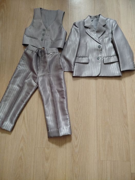 Продам костюм на годик