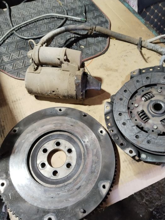 Продам запчасти несанн примьера.