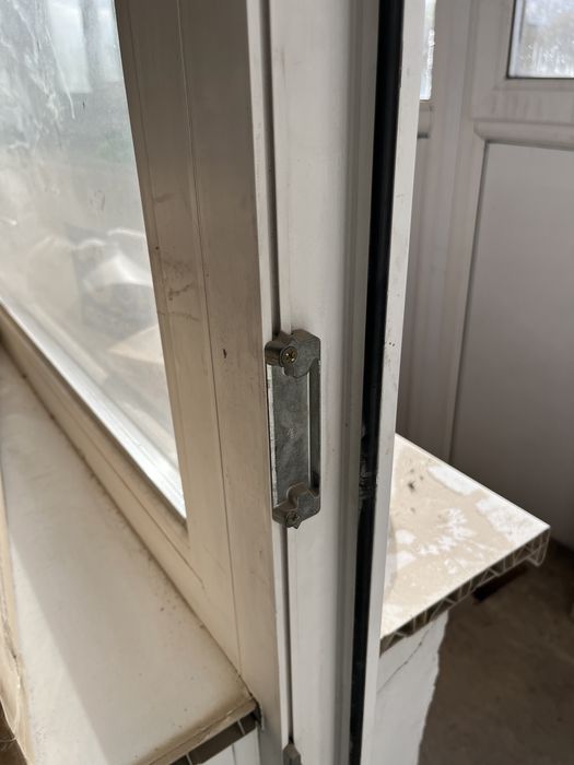 Балконнная дверь с окном