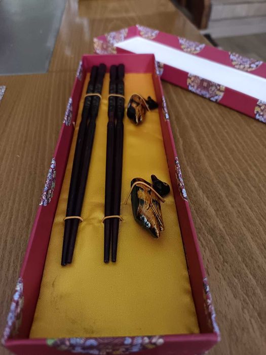 Комплект дървени клечки за хранене