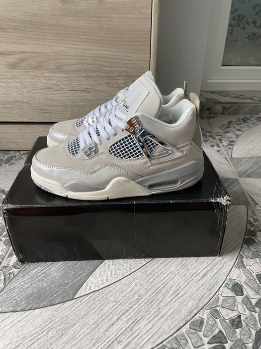 Jordan 4 frozen Moments