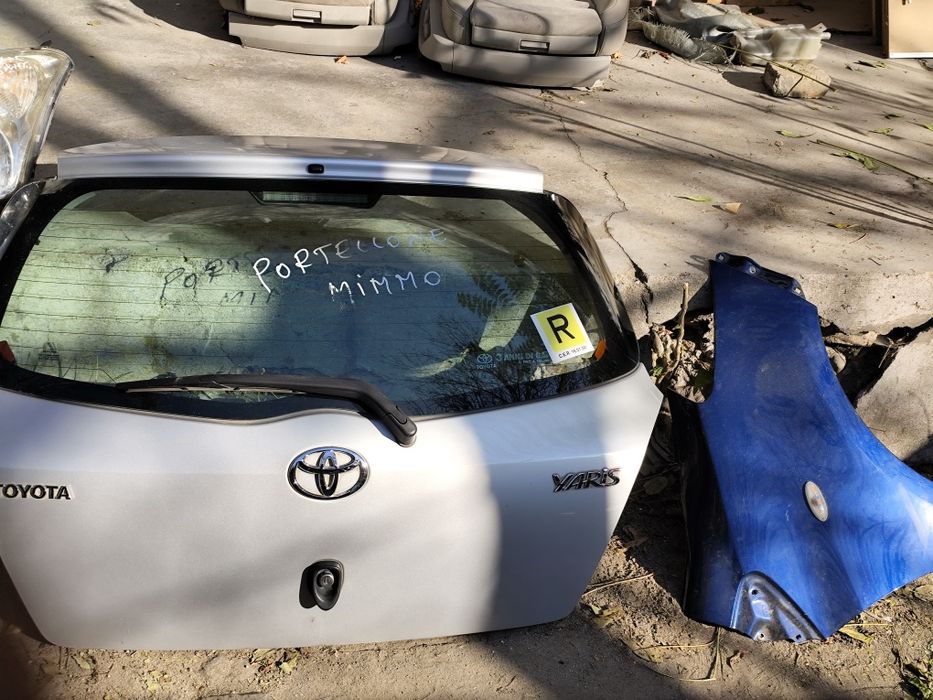 Заден капак и десен калник за toyota yaris от 2005 до 2009