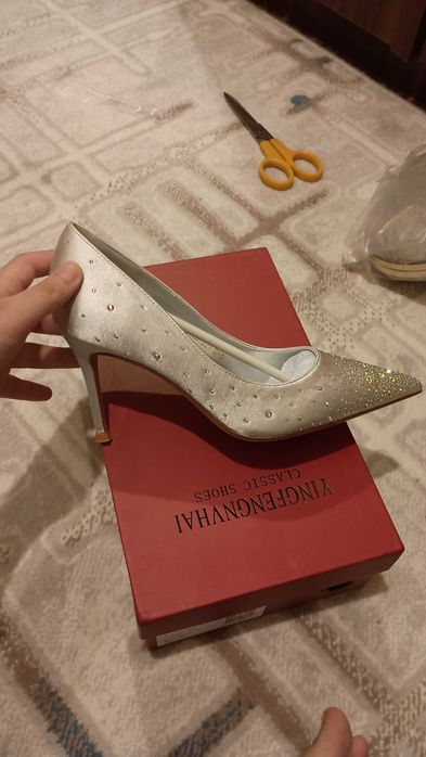 Туфли со стразами