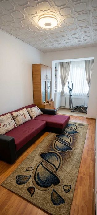 Apartament 3 camere | Centru | Foarte luminos | 2 balcoane închise | Orientare S-V