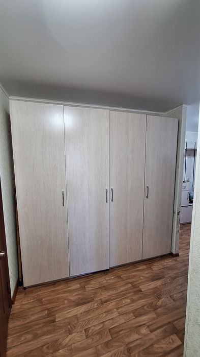 Шкаф большой для спальни